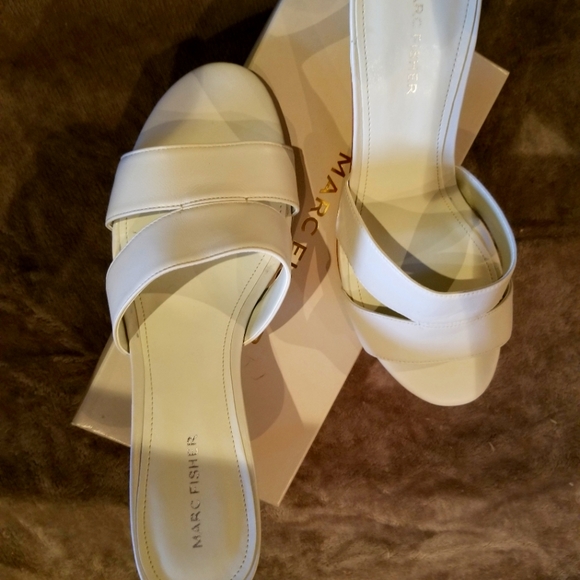 Women shoes - Picture 1 of 2